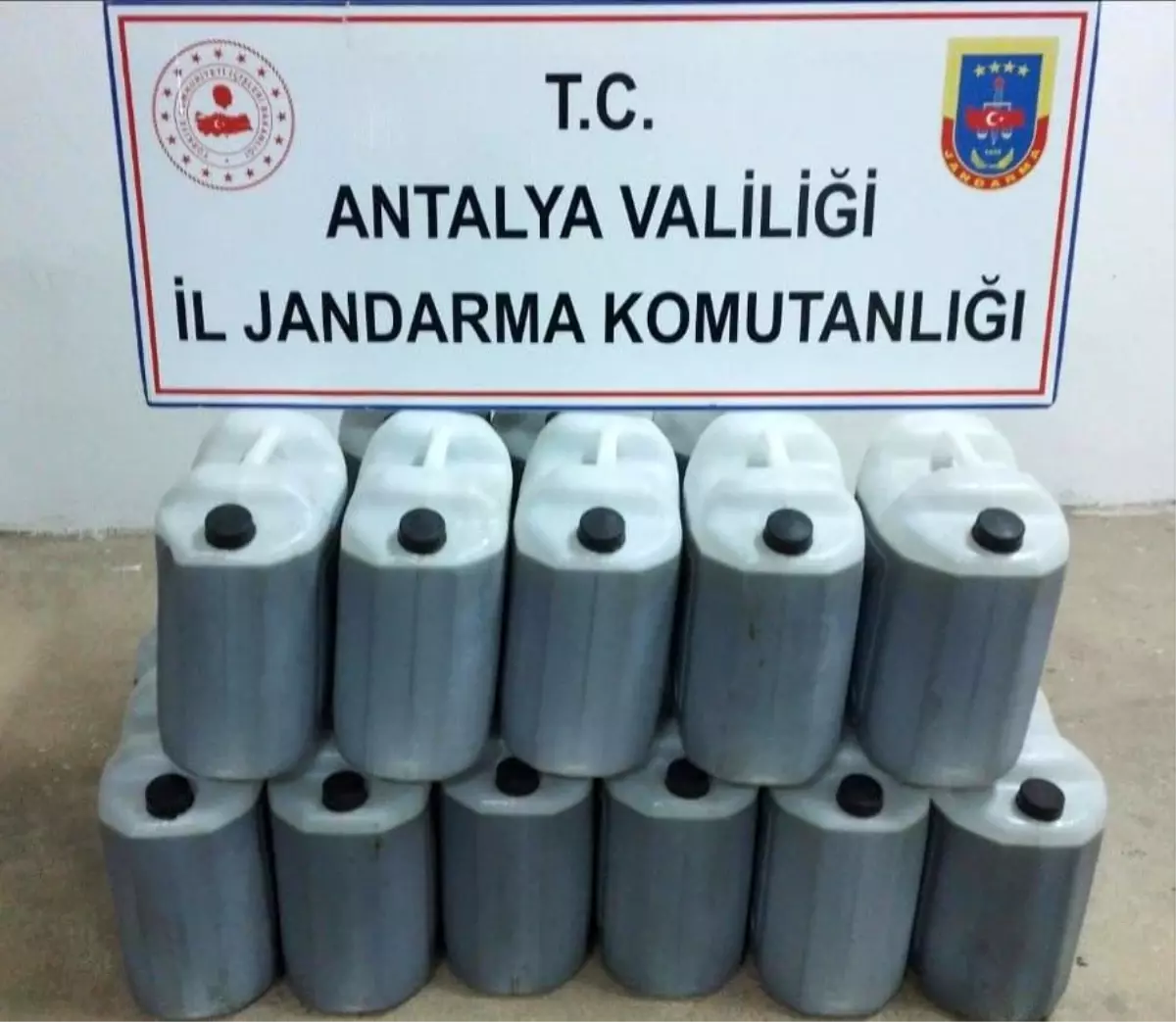 Antalya\'da 2 Milyon TL\'lik Sahte Zeytinyağı Ele Geçirildi