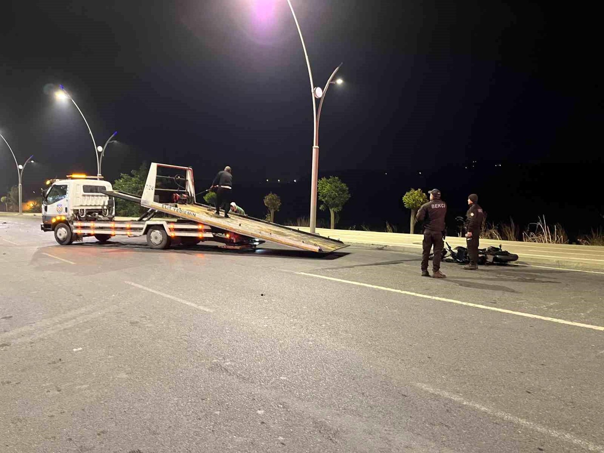 Arnavutköy\'de Motosiklet Kazası: 1 Ölü, 2 Yaralı