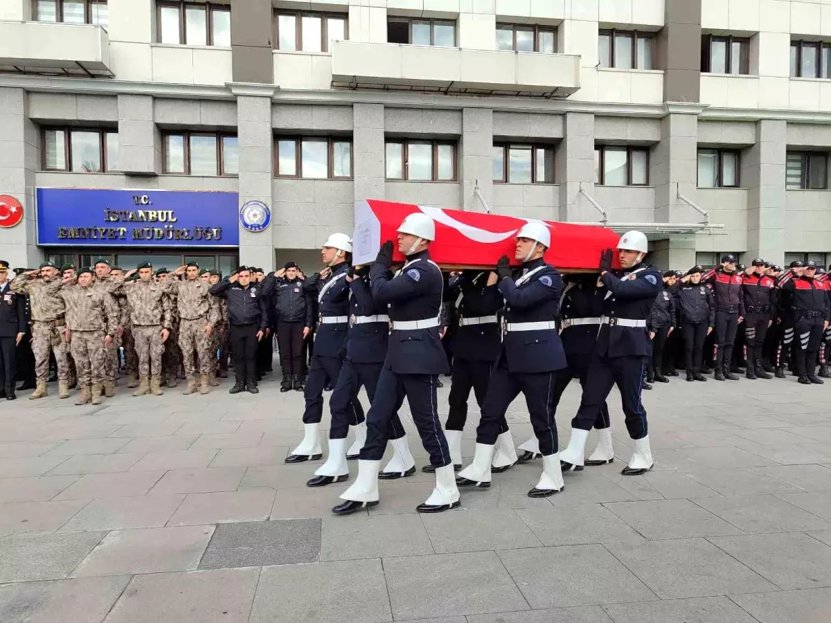 Bakırköy\'de kazaya müdahale ederken şehit olan polis memuru için tören düzenlendi