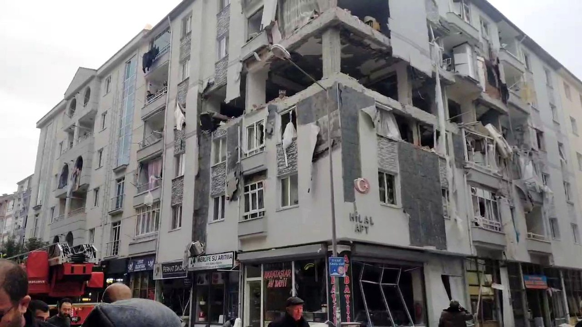 Çorum\'da Bina Patladı