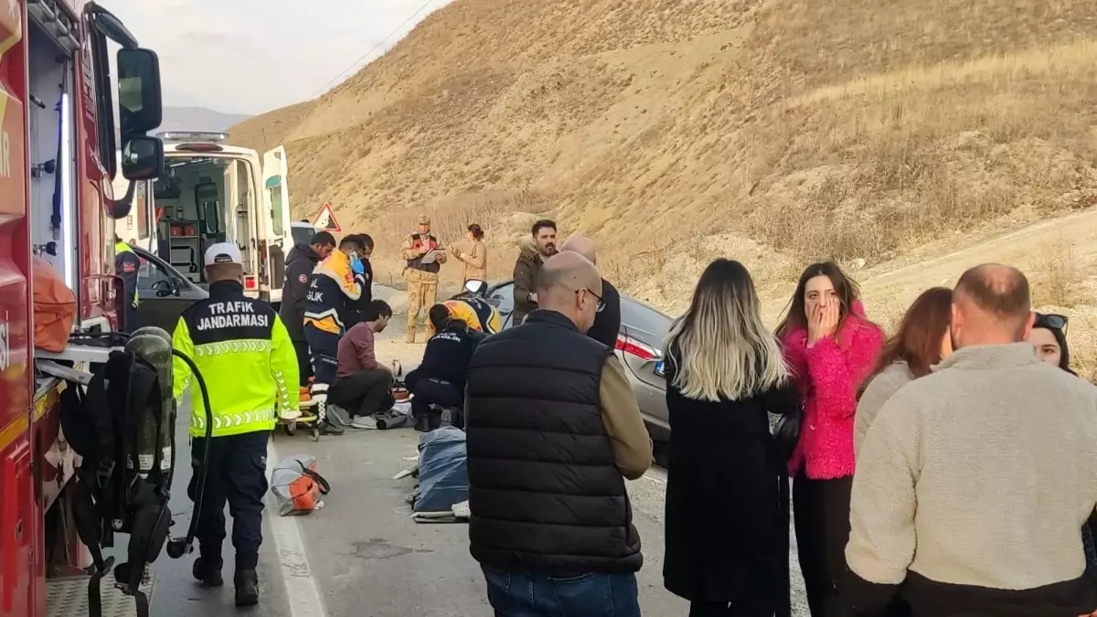 Aşkale\'de Trafik Kazası: 2 Ölü, 3 Yaralı