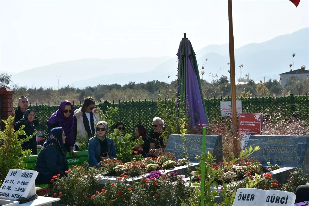 İkizler Sayra ve Çınar Anıldı