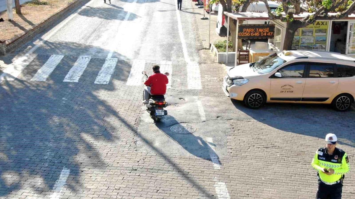 Kuşadası\'nda Drone ile Trafik Denetimi