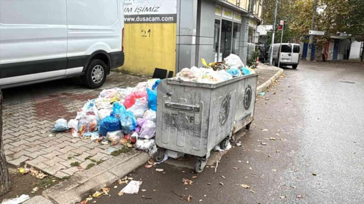 Kartal'da Çöp Toplama Krizi: Eylemler Vatandaşları Rahatsız Ediyor