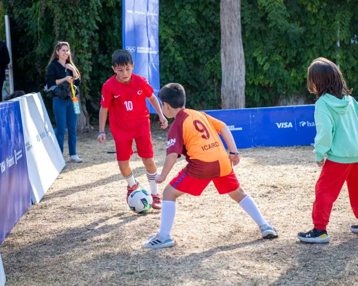 Kuşadası\'nda Çocuklar İçin Spor Şenliği Düzenlendi