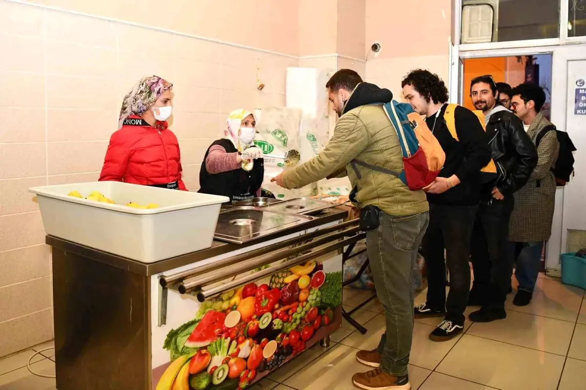 Tepebaşı Belediyesi\'nden Üniversite Öğrencilerine Ücretsiz Yemek Desteği