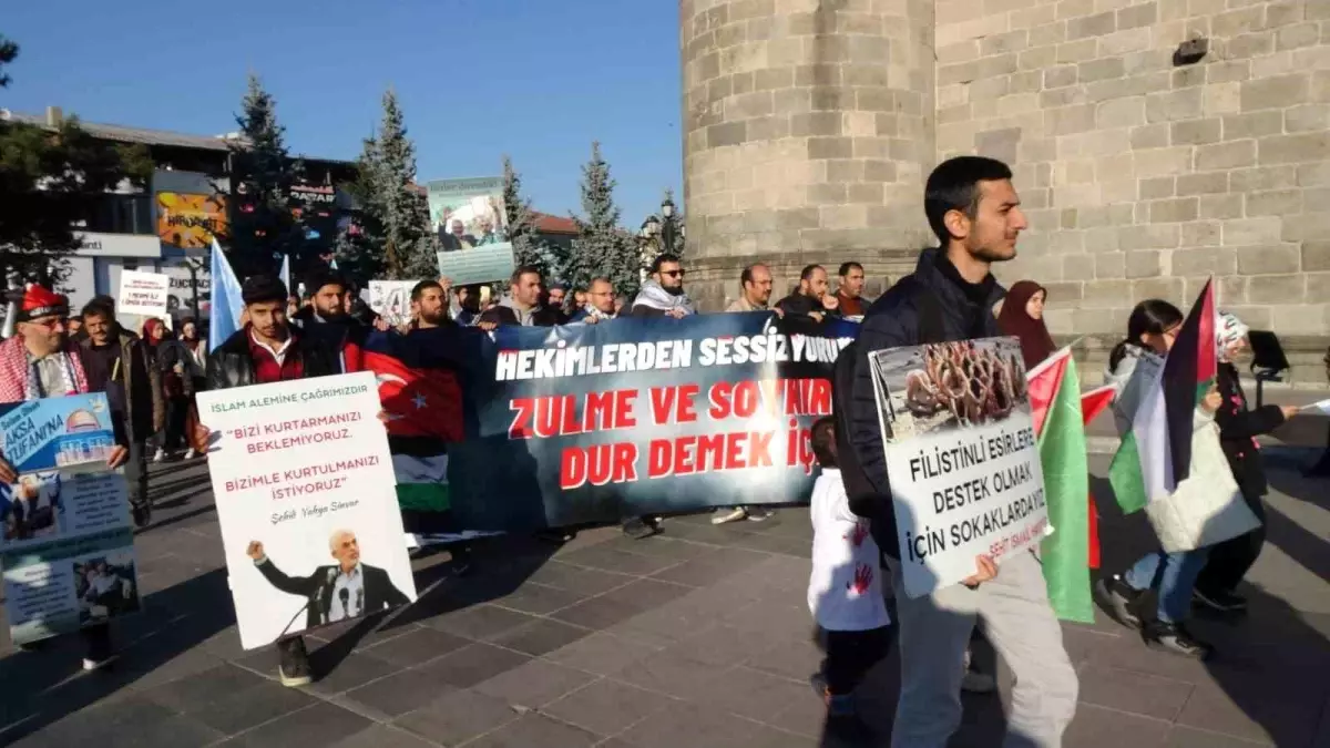 Erzurum\'da Sağlıkçılardan Gazze Protestosu