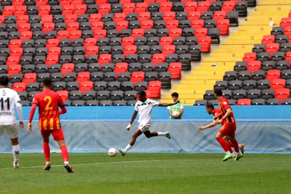 Yeni Malatyaspor, Sakaryaspor\'a 2-0 Mağlup Oldu