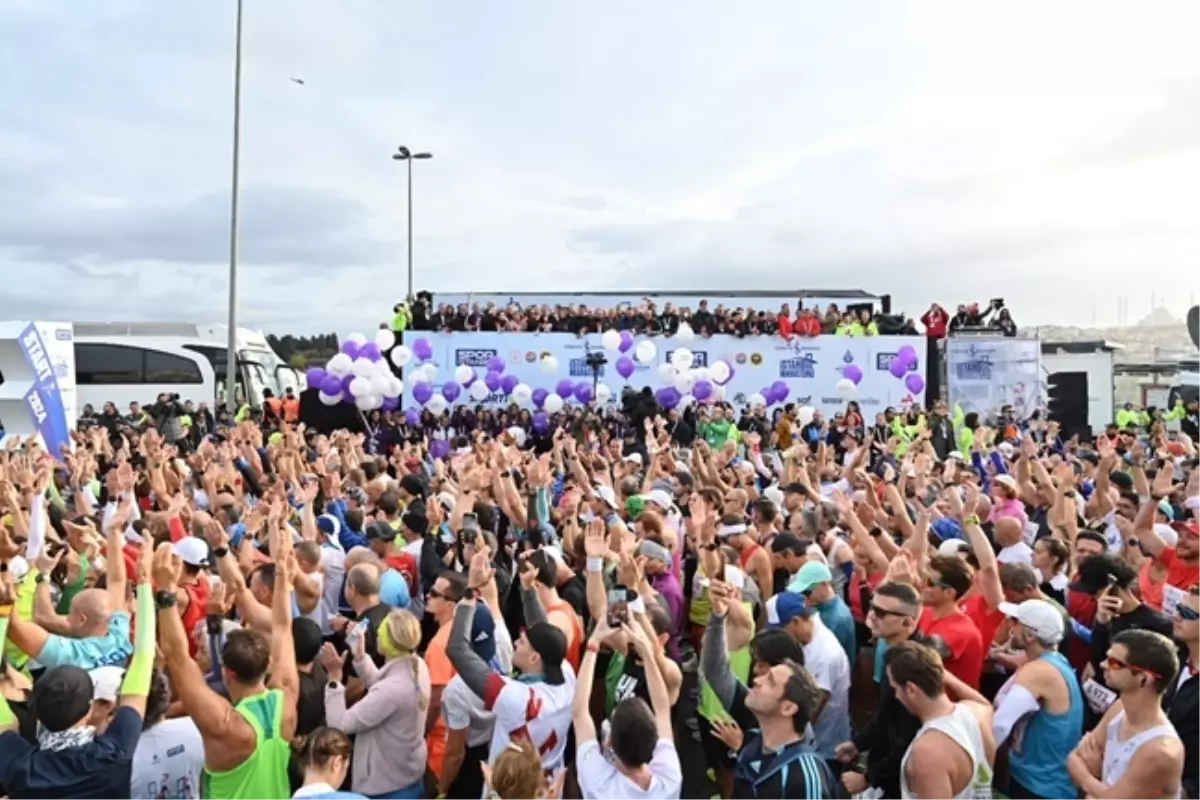 İstanbul Maratonu\'nda İş Bankası\'nın 100. Yılı Coşkusu