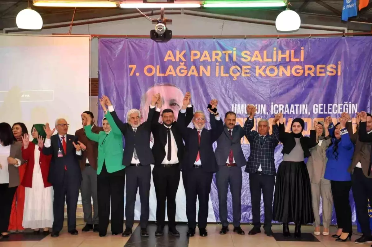 AK Parti Salihli İlçe Kongresi Gerçekleşti: Nejat Can Uygun Yeni Başkan