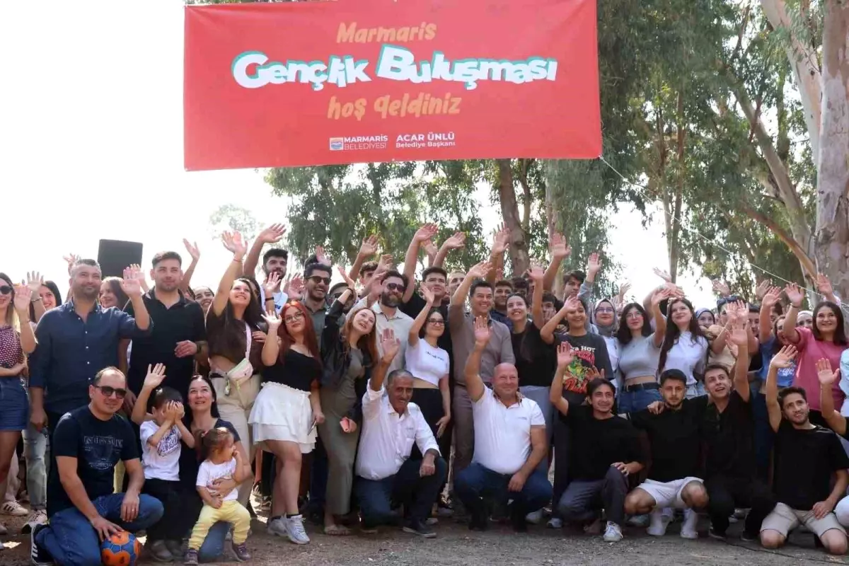 Marmaris Belediyesi\'nden Üniversite Öğrencilerine Piknik Etkinliği