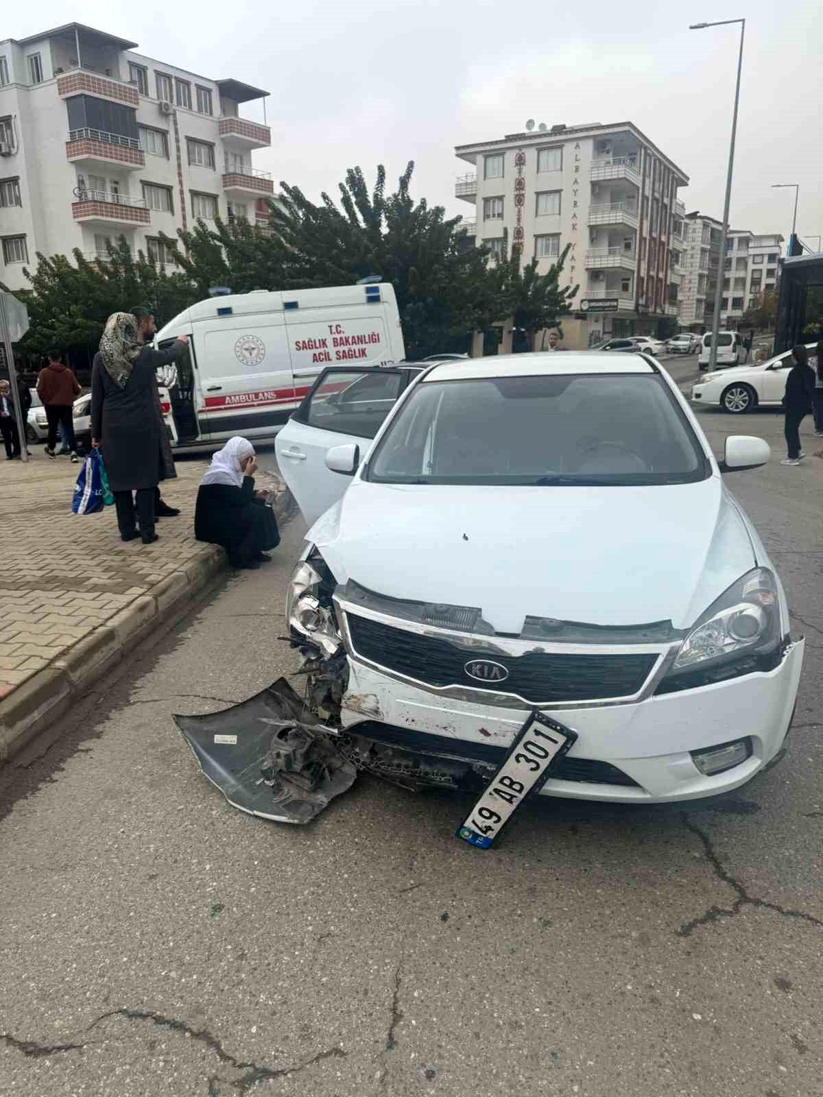 Batman\'da Trafik Kazası: 2 Yaralı