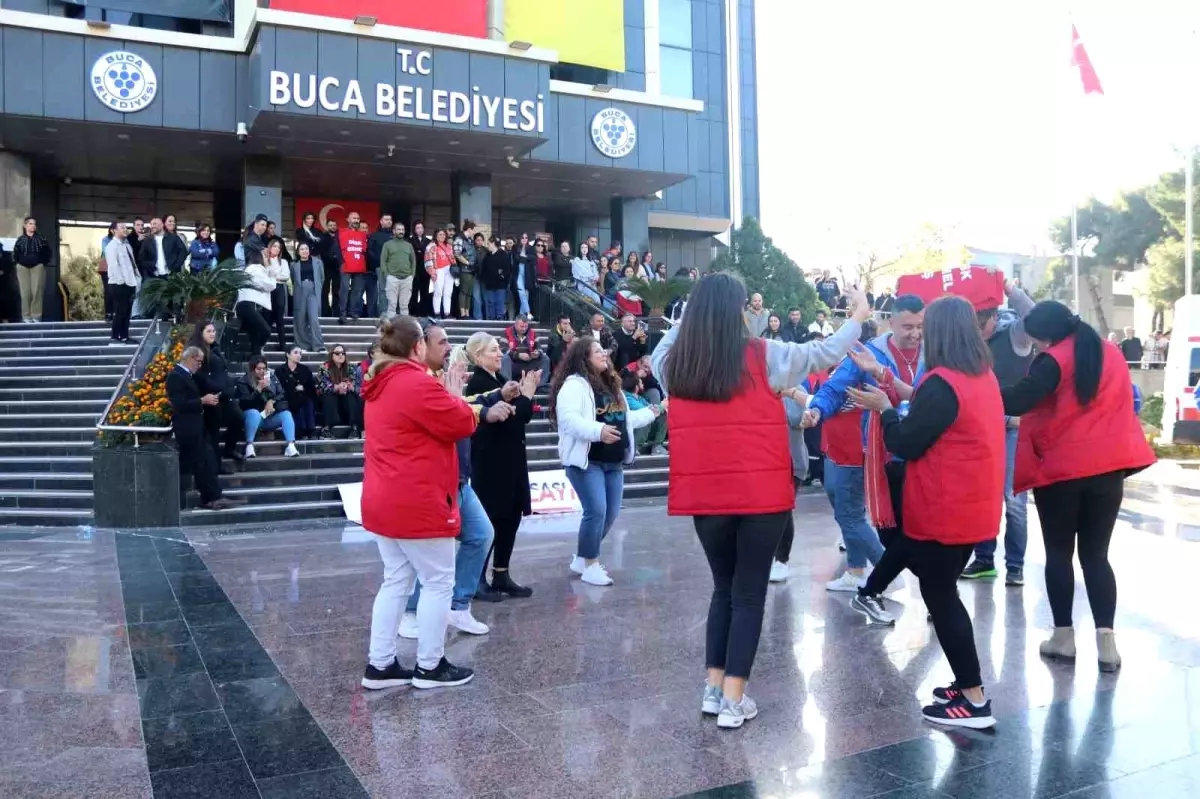 Buca Belediyesinde İşçiler Yarım Gün İş Bıraktı, Grev Tehdidi Var