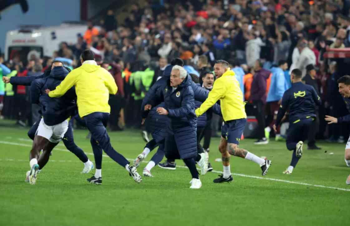 Bütün dünya Mourinho'nun Trabzonspor maçındaki hareketini konuşuyor