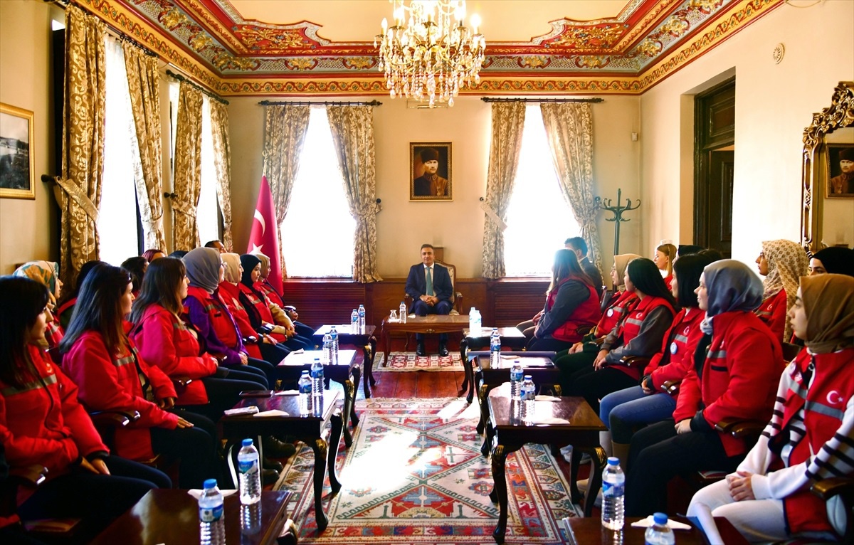 "Damla Gönüllülük Hareketi Projesi" kapsamında öğrenciler Ardahan\'ı gezdi