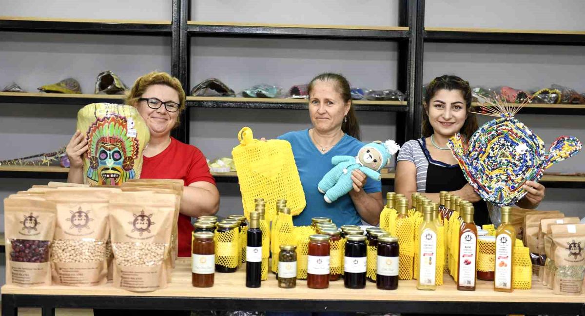 Antalya\'da Kadın Kooperatifleri Ürün Satış Mağazası Başarıyla Yükseliyor