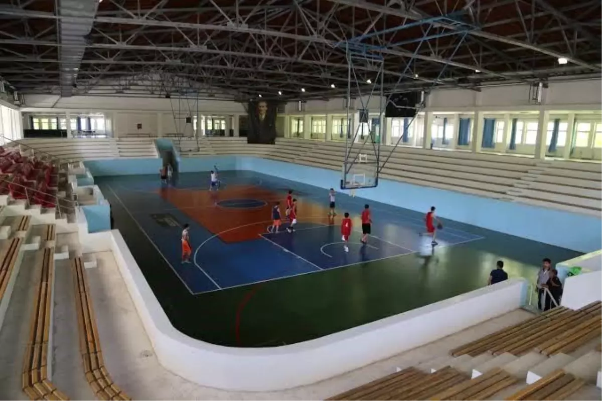 Süleyman Demirel Spor Salonu Kapandı