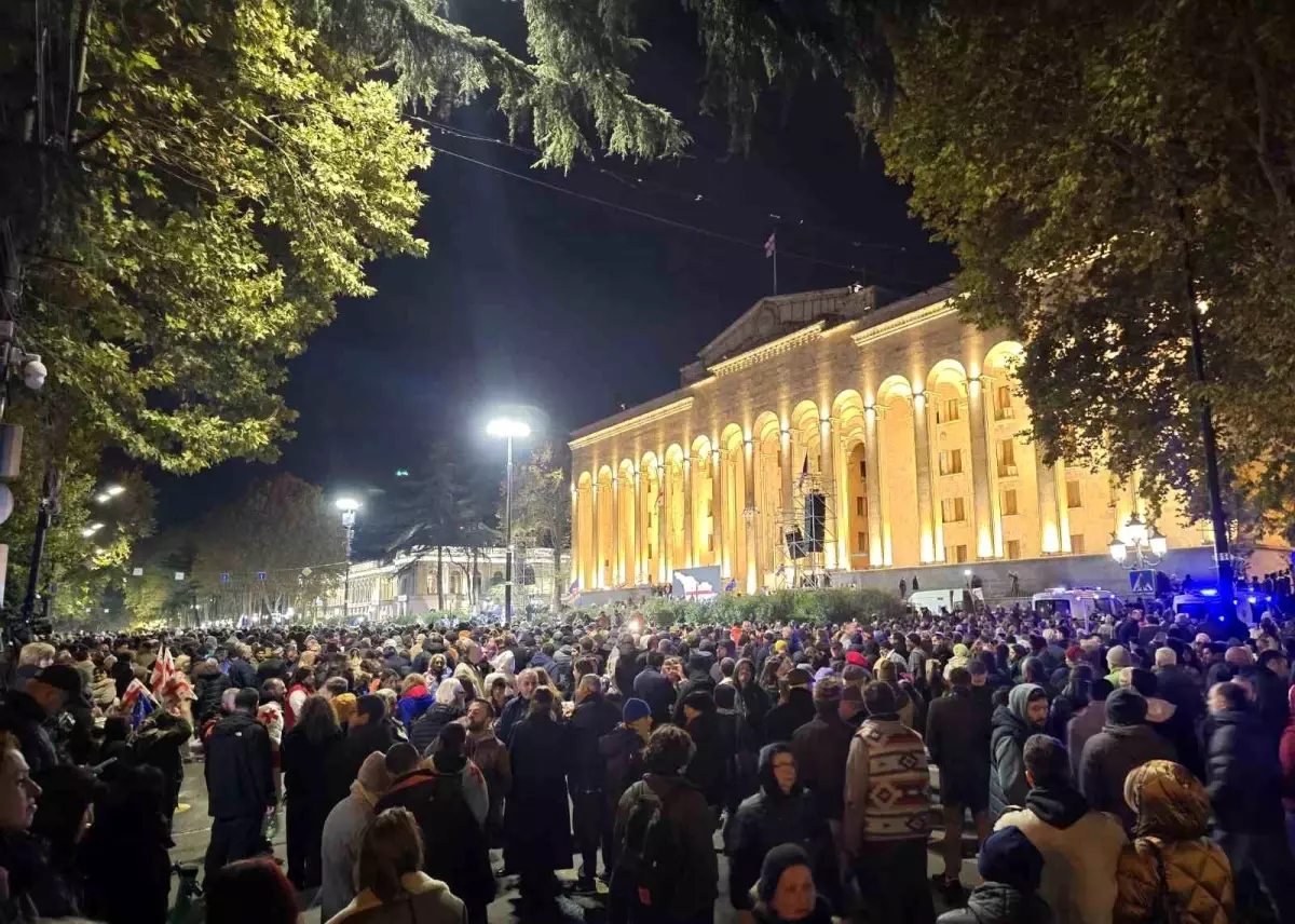 Gürcistan\'da Seçim Protestoları Devam Ediyor