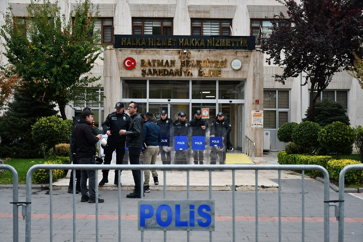 Başkanlar Görevden Uzaklaştırıldı