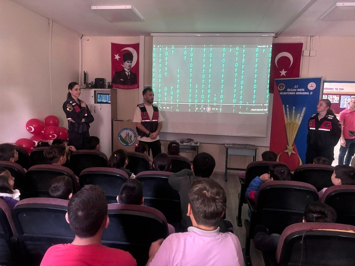 Jandarmadan Öğrencilere Siber Güvenlik Eğitimi