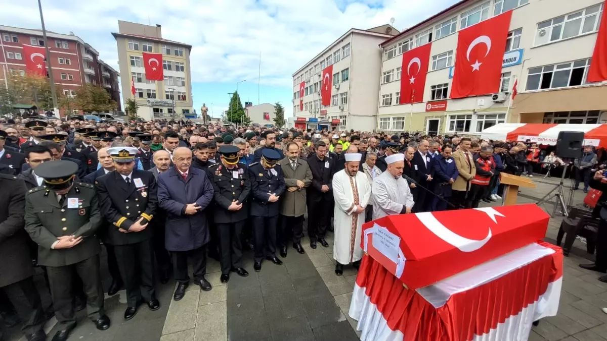 Şehit Trafik Polisi Ogün Yürümez, Giresun\'da Son Yolculuğuna Uğurlandı