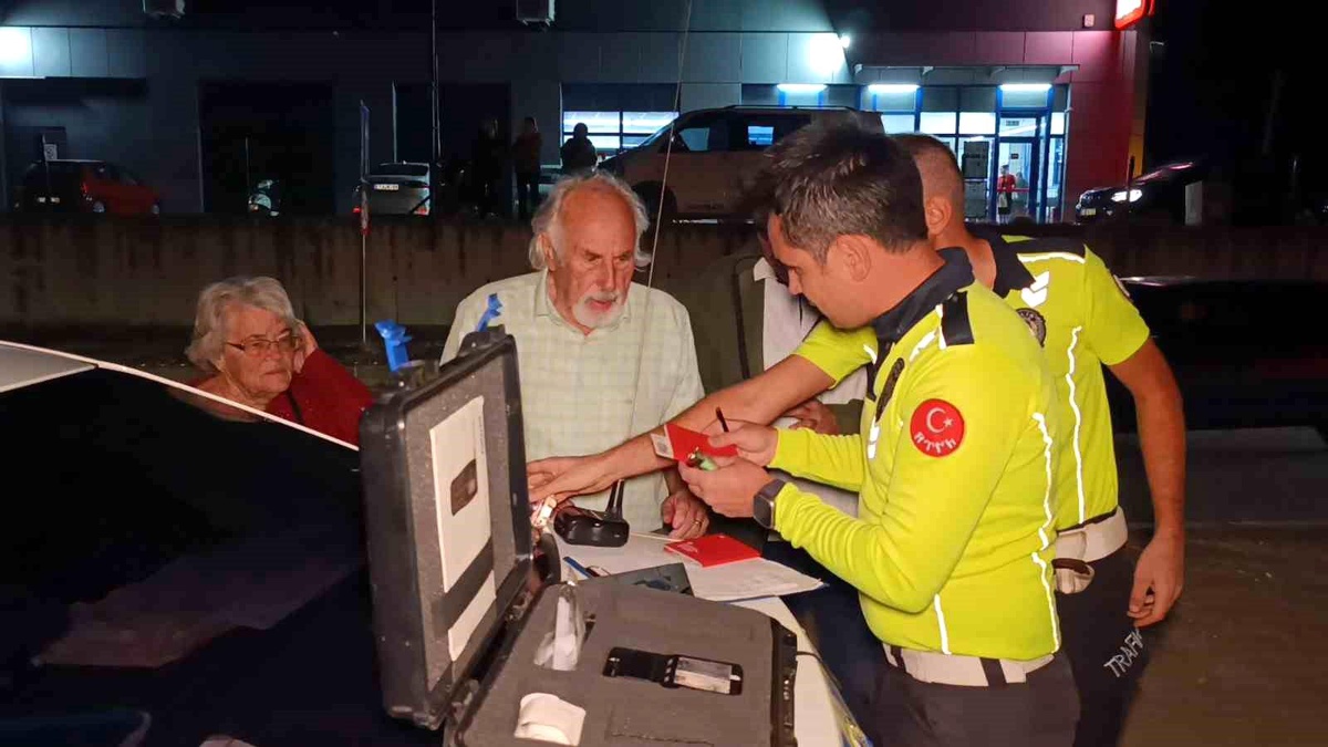 Antalya\'da Kırmızı Işık İhlali Feci Kazaya Yol Açtı