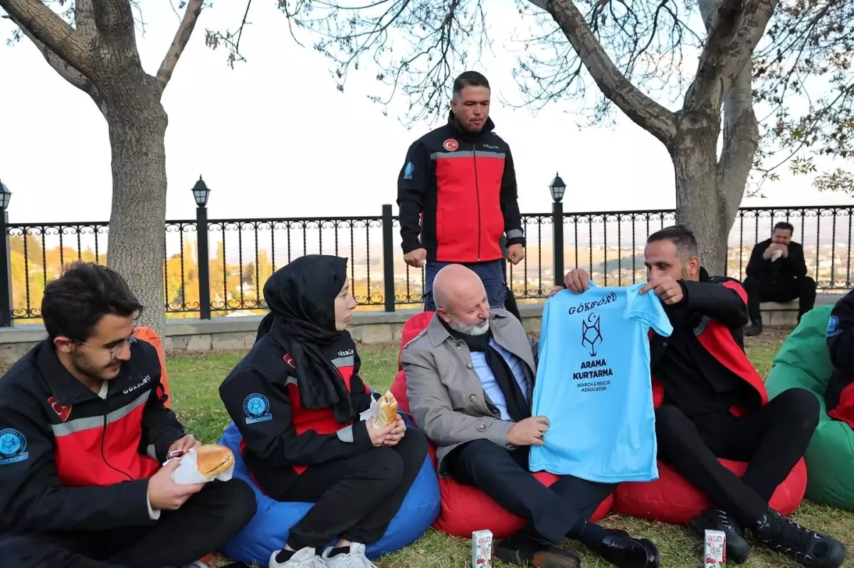 Kocasinan Belediye Başkanı, Gökbörü Arama Kurtarma Derneği ile Bir Araya Geldi