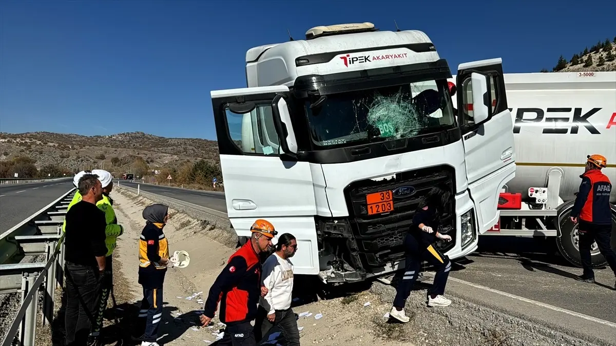 Kütahya\'da LPG Tankeri Yolu Kapattı