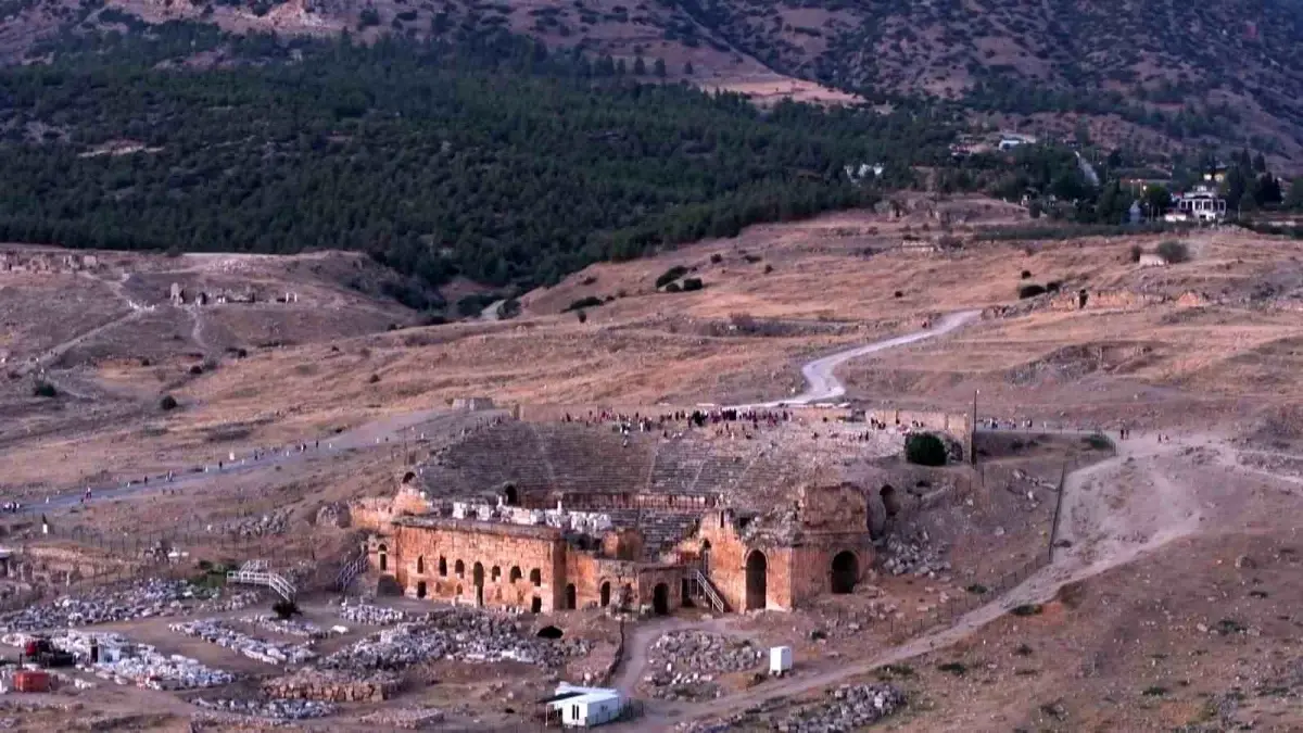 Pamukkale\'de Eşsiz Gün Batımı Manzarası