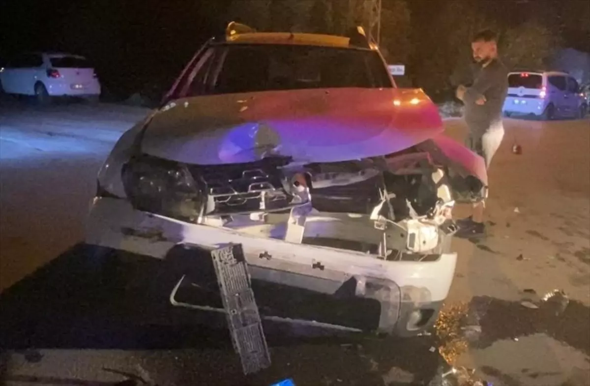 Serik\'te Trafik Kazası: 3 Yaralı