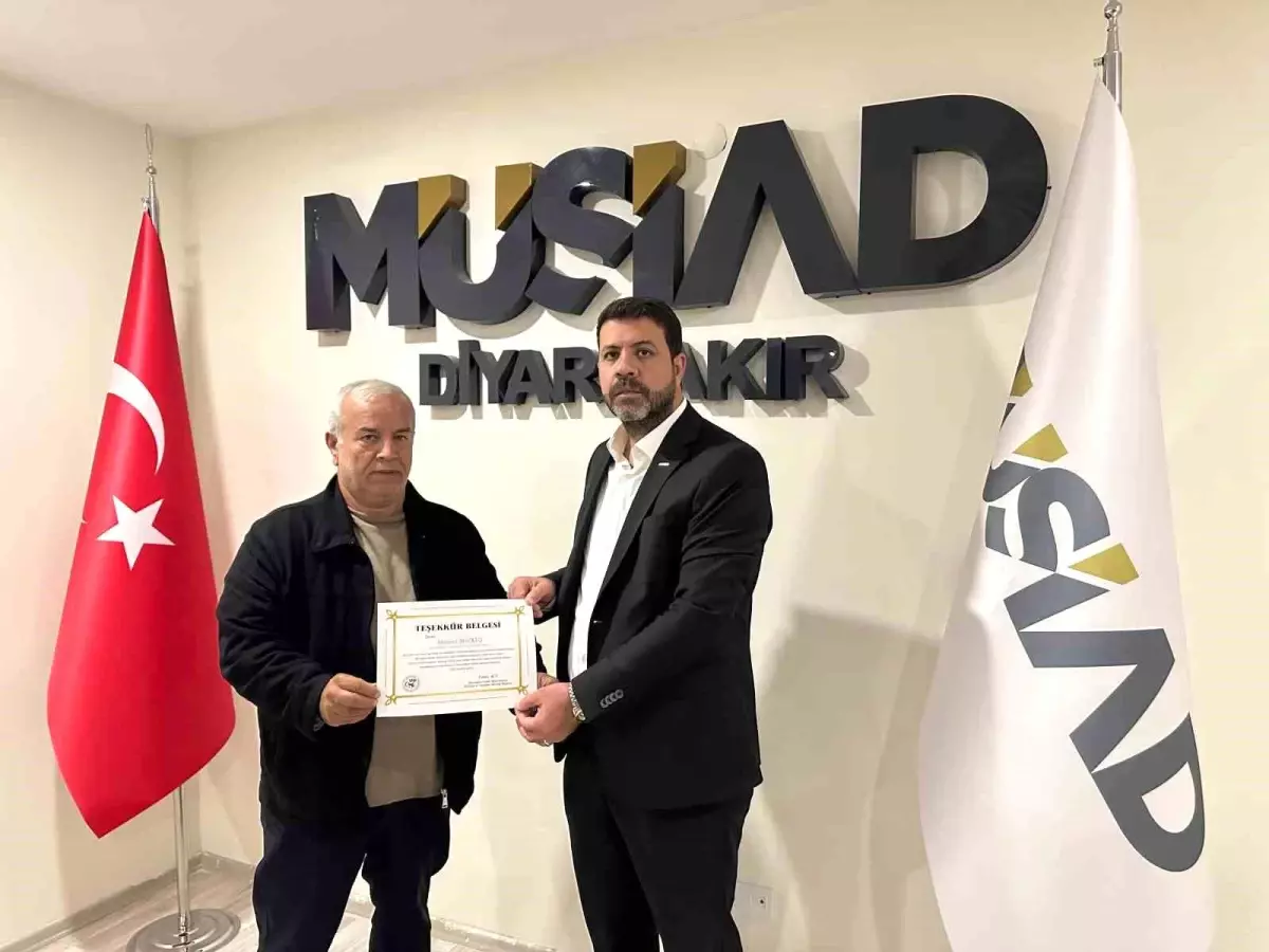 MÜSİAD Başkanı\'na Teşekkür Plaketi