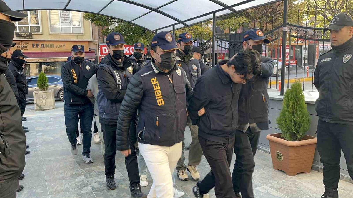 Eskişehir\'de Dolandırıcılara Operasyon