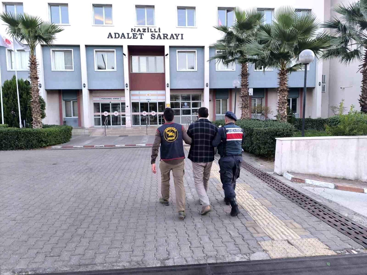 Aydın\'da 2 Aranan Suçlu Jandarma Tarafından Yakalandı