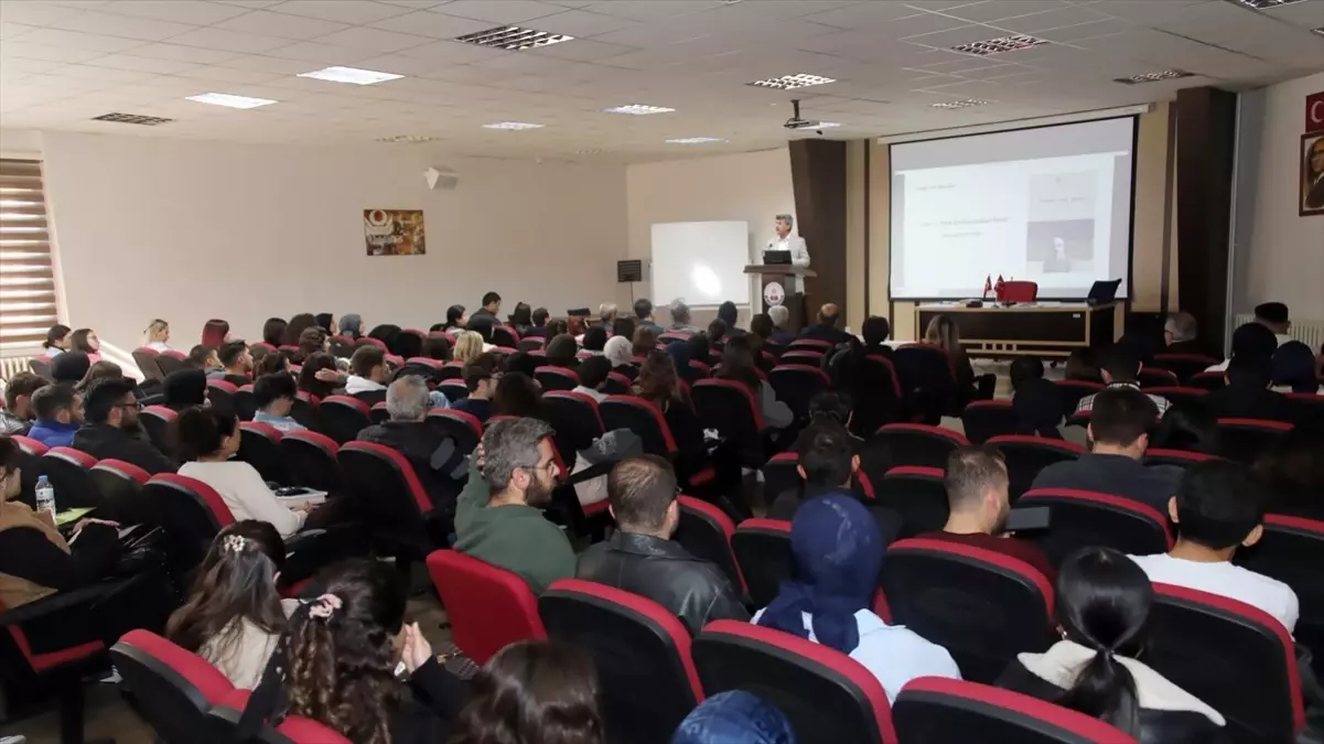 TOGÜ\'de "Asım\'ın İzleri ve Mehmet Akif\'in Edebiyatımıza Katkıları" Konferansı düzenlendi