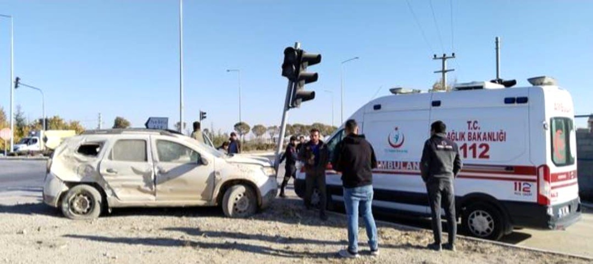 Aksaray\'da Trafik Kazası: 2 Yaralı
