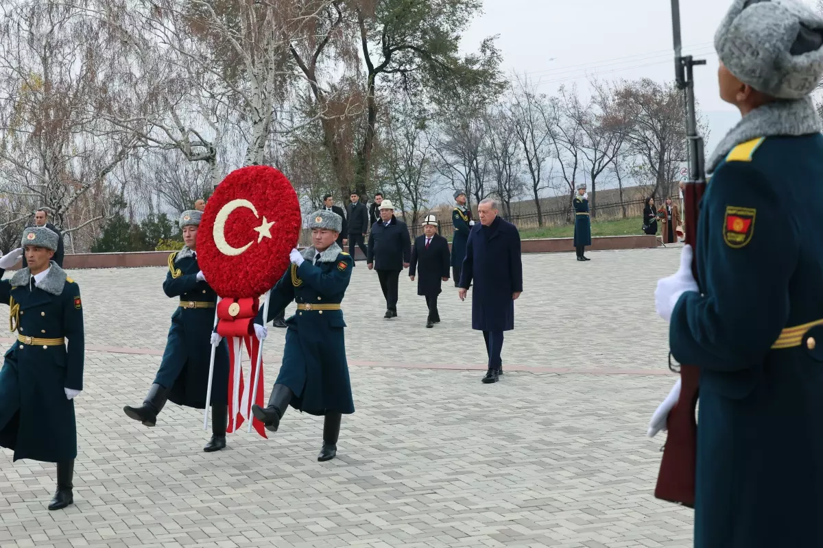 Cumhurbaşkanı Erdoğan Kırgızistan\'da resmi törenle karşılandı