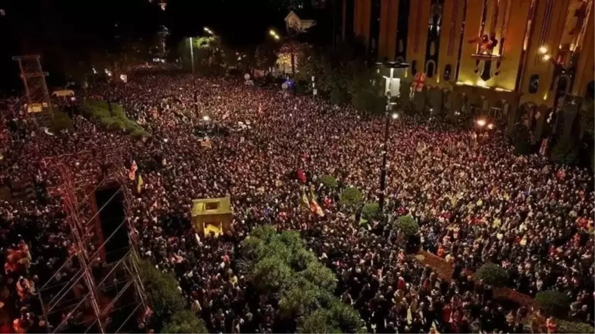 Gürcistan\'da Muhalefet Seçimlere Karşı Protesto Düzenledi