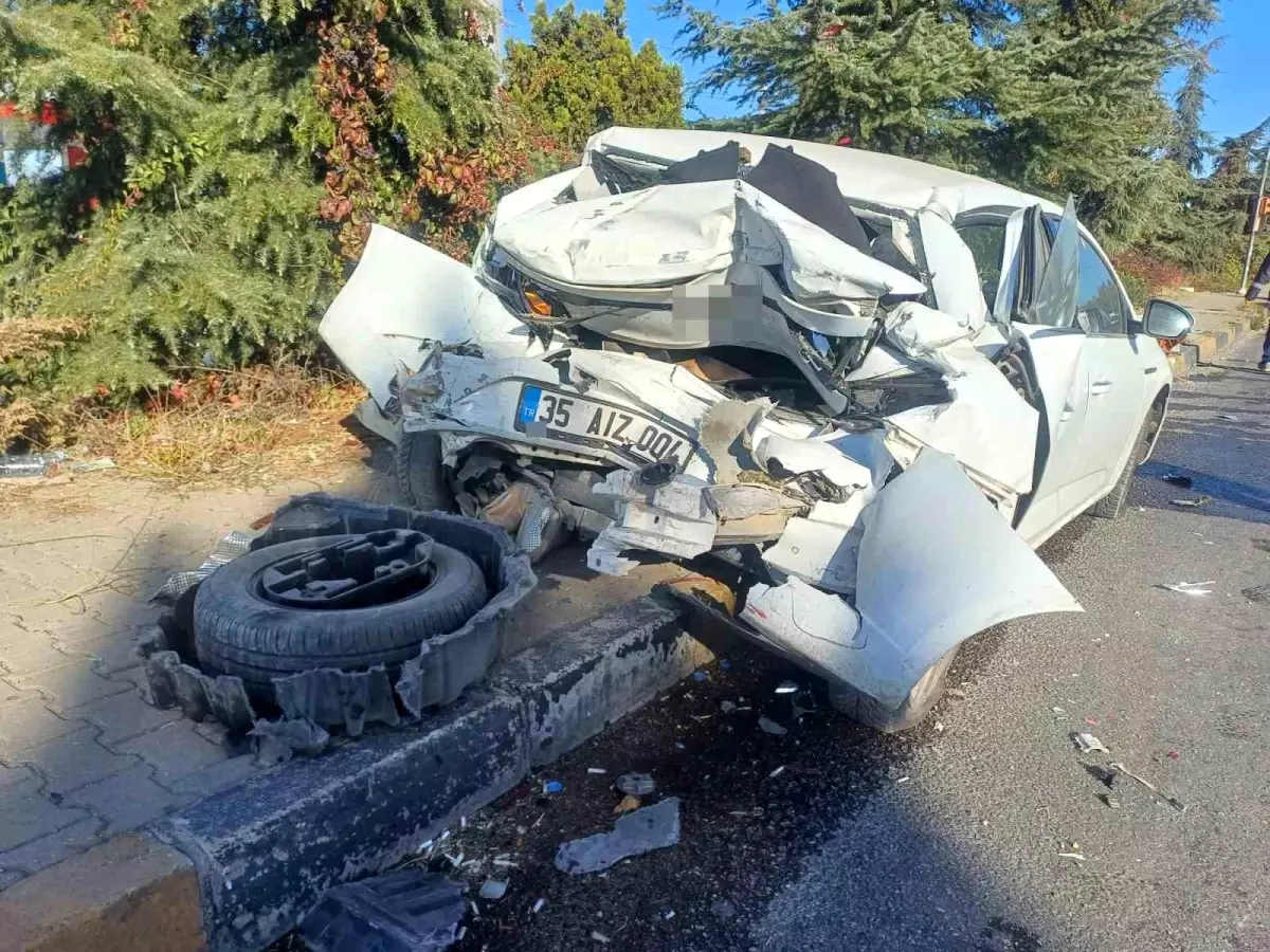 Hurdaya dönen otomobilden sağ çıktı