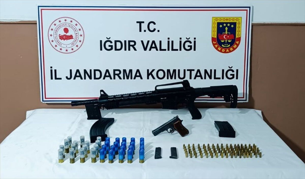 Iğdır\'da Kaçakçılık Operasyonu: 3 Gözaltı