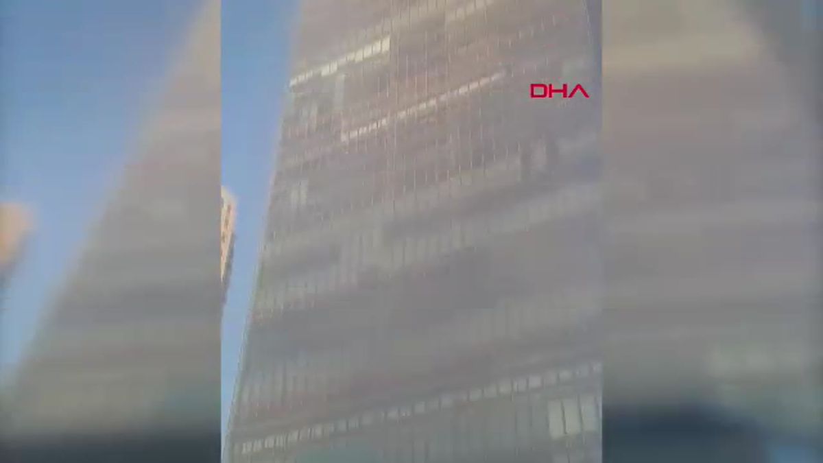 AVM Önünde Yangın Çıktı