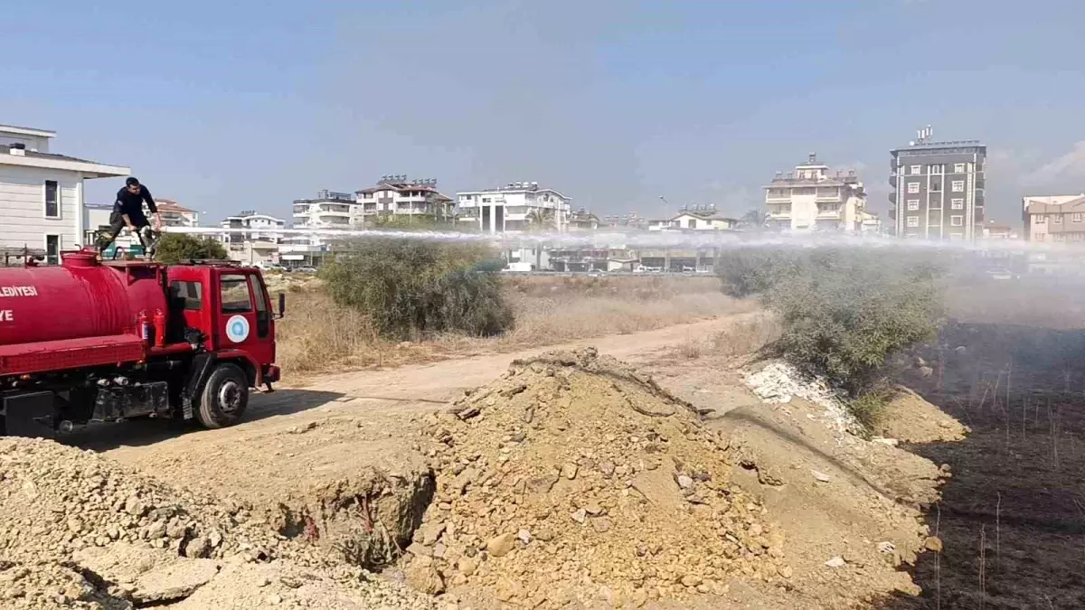 Manavgat\'ta Çalılık Yangını Kontrol Altına Alındı