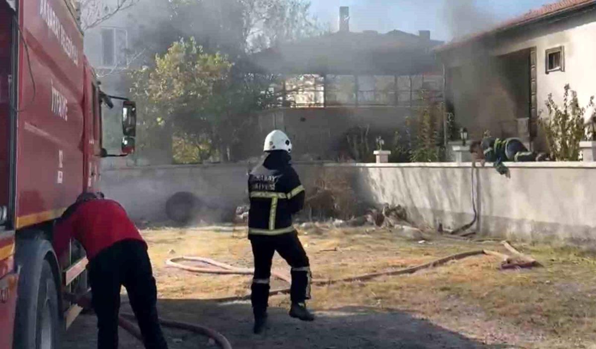 Aksaray\'da Bodrum Yangını Paniğe Neden Oldu