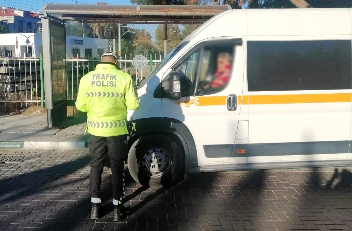 Manisa\'da Okul Servis Denetimi: 10 Araç Men Edildi