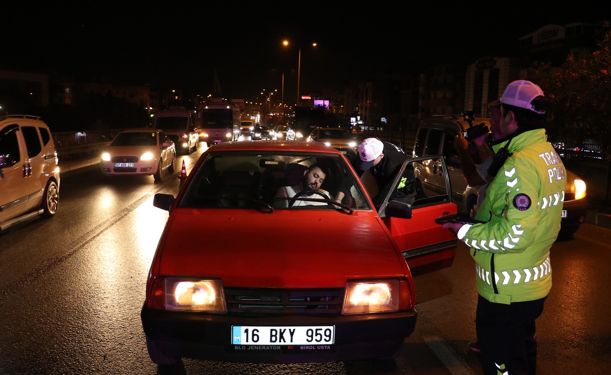 Alkollü Sürücü Trafiği Kilitledi