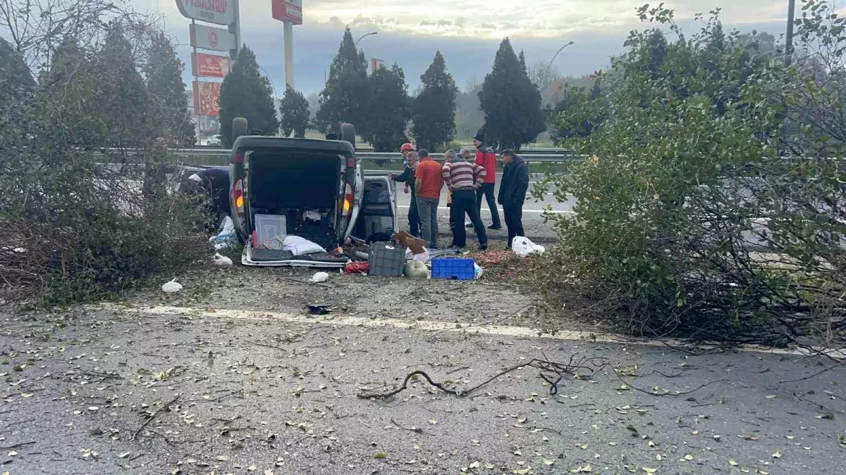 Sakarya\'da Takla Atan Araçta 2 Yaralı