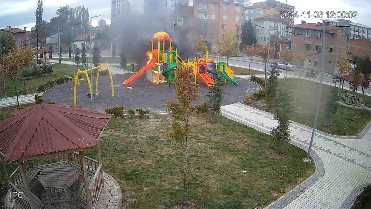 Çorum\'da Oyun Parkı Yandı