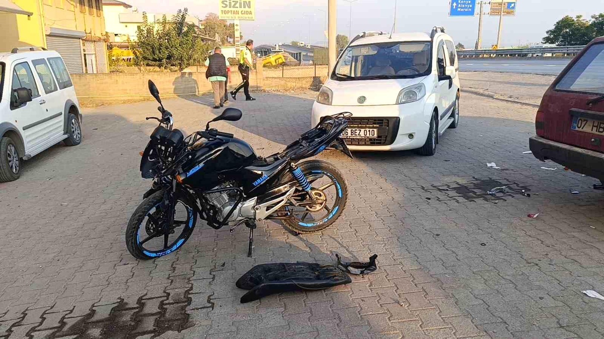 Antalya\'da Motosiklet Kazası: 2 Yaralı