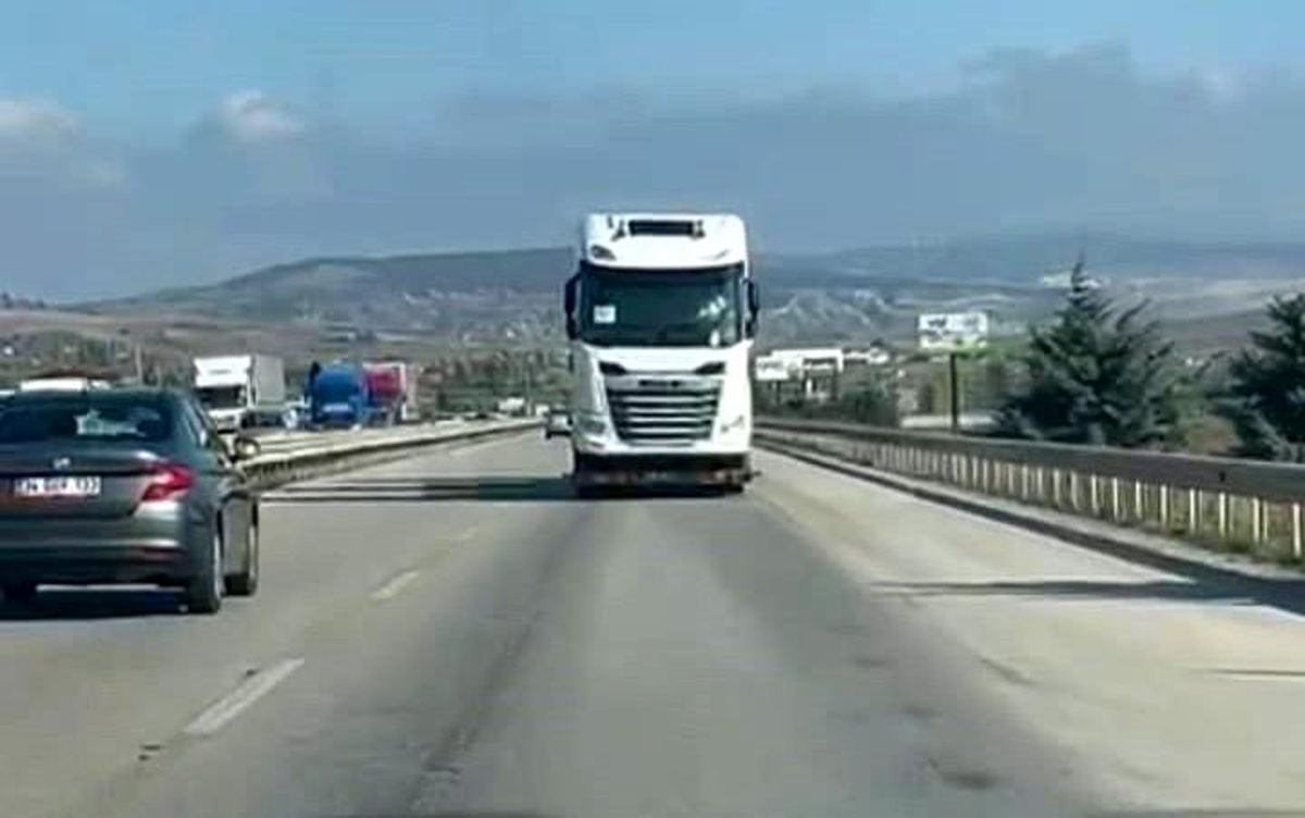 Tırın Ters Gittiği Sanıldı