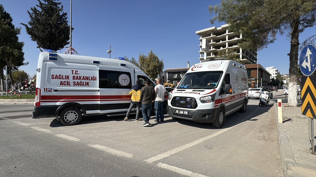 Adıyaman\'da Trafik Kazası: 4 Yaralı