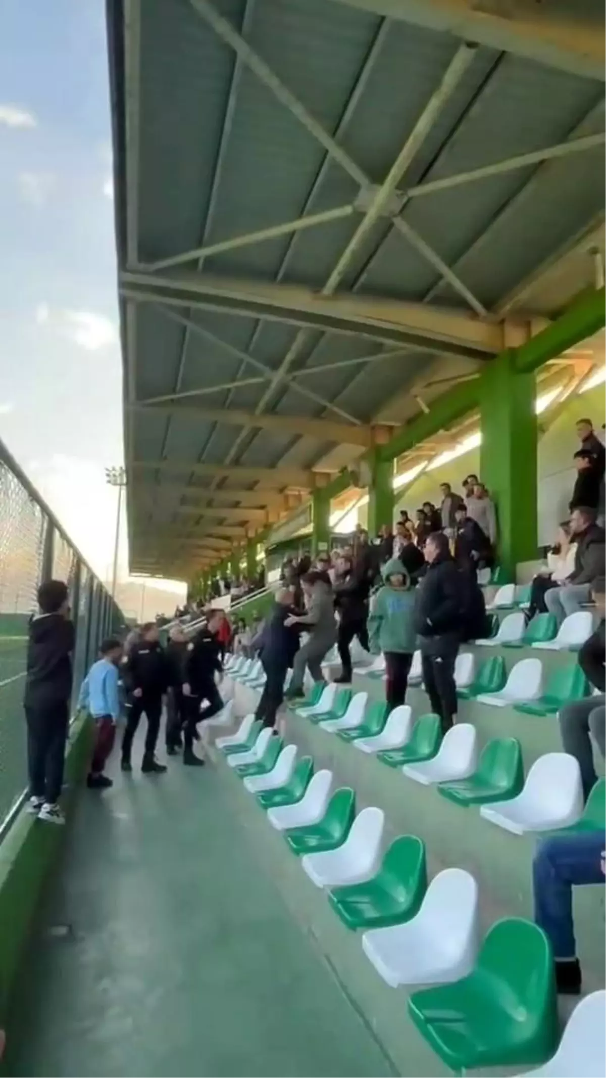 Bursa\'da Futbol Maçında Kavga